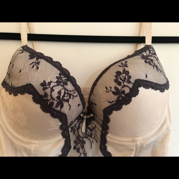 Ivory Lace Corset - Picture 2 of 7